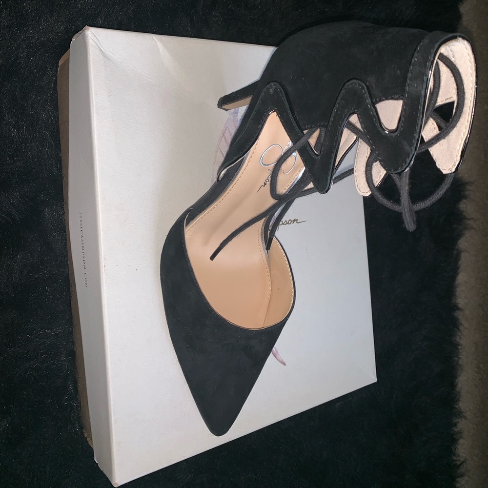 Jessica Simpson pumps